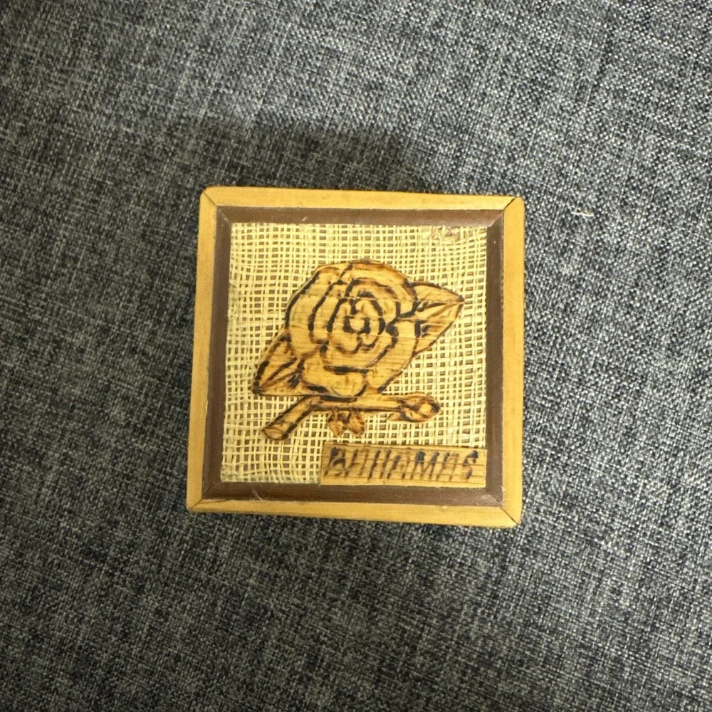 VINTAGE BAMBOO / WICKER SQUARE TRINKET‎ BOX BAHAMAS ROSE Red Fabric Lined 2.5